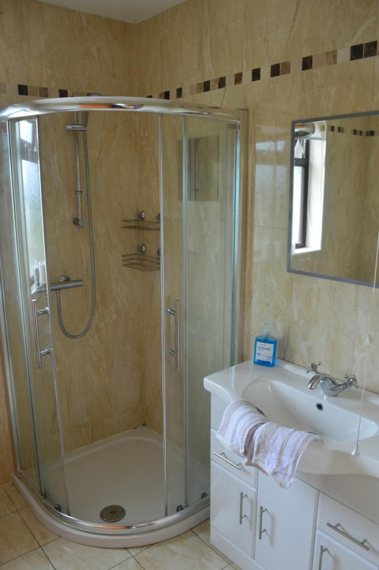Carrick Cove Self Contained Accomodation With Private Decking 安纳隆 外观 照片